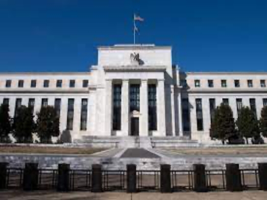 Đô la tiếp tục đứng vững khi các nhà đầu tư chuẩn bị cho các quyết định chính sách của Fed